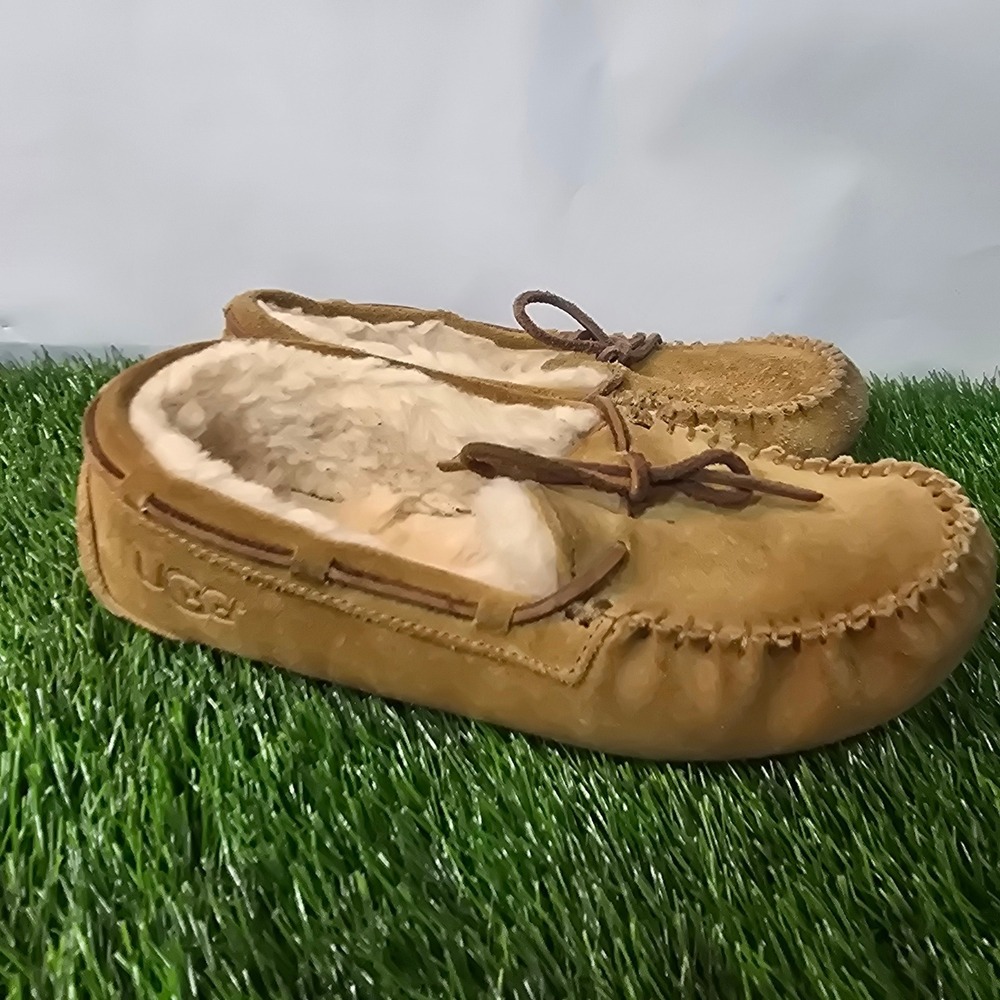 UGG Size 2 Chestnut Dakota Suede Moccasin Slippers Kids Sheepskin Lining 5296